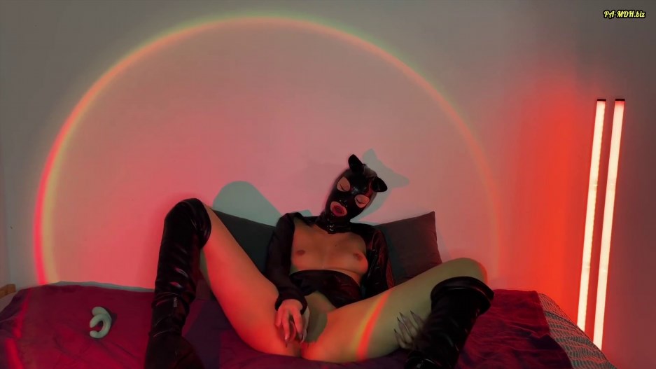 latexplaygirl - Ich lutsche meinen dildo bevor ich mich ficke - K2s.club Download K2s Porn Video